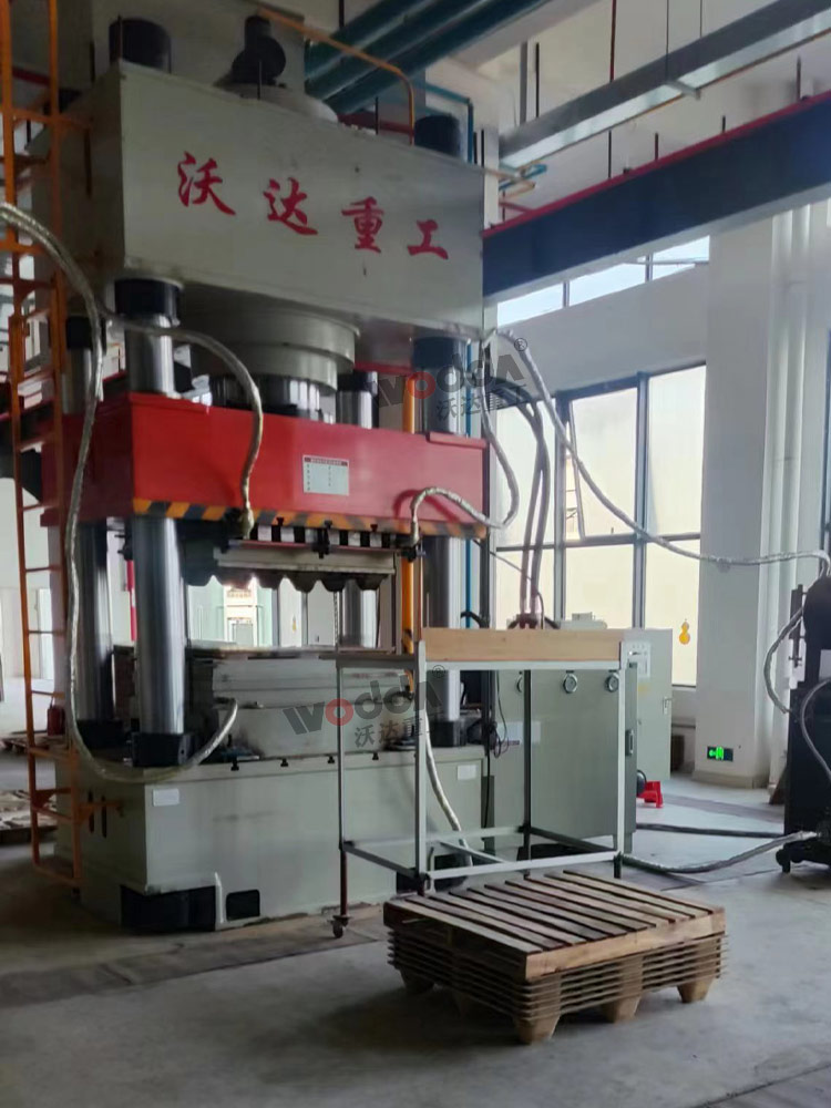 1000吨三梁四柱液压机 1000吨三梁四柱液压机